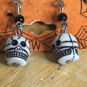Halloween beaded black and white skeleton dangle fashion earrings